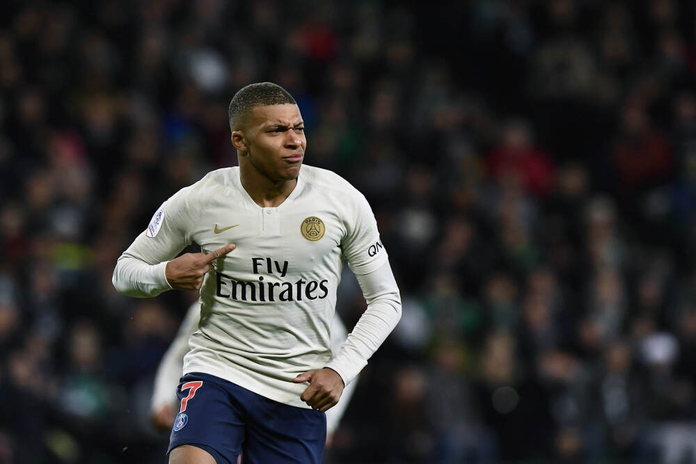 特朗普发文称将提高关税后 韩国汽车制造商股价下滑